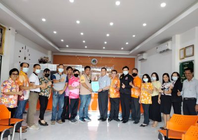 วันที่ 8 เมษายน 2564 นำโดย ว่าที่ร้อยตรี จารุวิย์ สาระเดโช ประธานกรรมการสและคณะกรรมการสหกรณ์ พร้อมด้วย พ.อ.อ. ดร.ประพัฒน์พงษ์ พรพิมล ผู้จัดการ ร่วมเซ็นต์สัญญาเงินกู้กับคณะสหกรณ์ออมทรัพย์มหาวิทยาลัยศรีนครินทร์วิโรฒ์ จำกัด วงเงินกู้ 20 ล้านบาท ณ สำนักงานสหกรณ์ออมทรัพย์พนักงานส่วนท้องถิ่นสระบุรีจำกัด